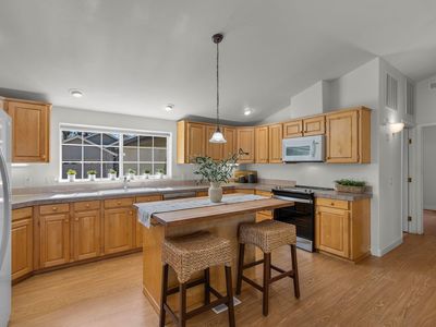 269 N Wheeler Loop, Sisters, OR, 97759