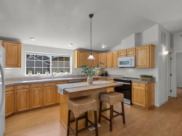 269 N Wheeler Loop, Sisters, OR 97759