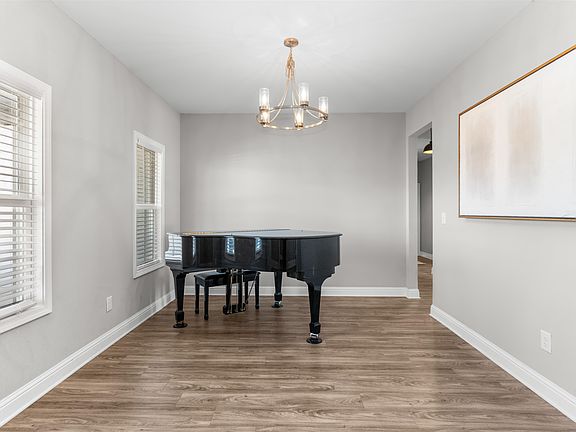 4th image of 128 Alexander Lakes Dr