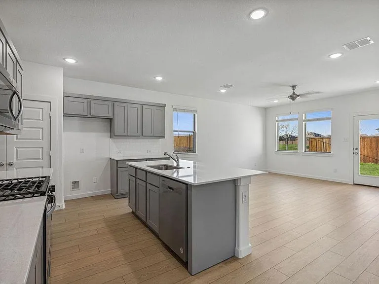 888 Sunflower Rd — Photo 4