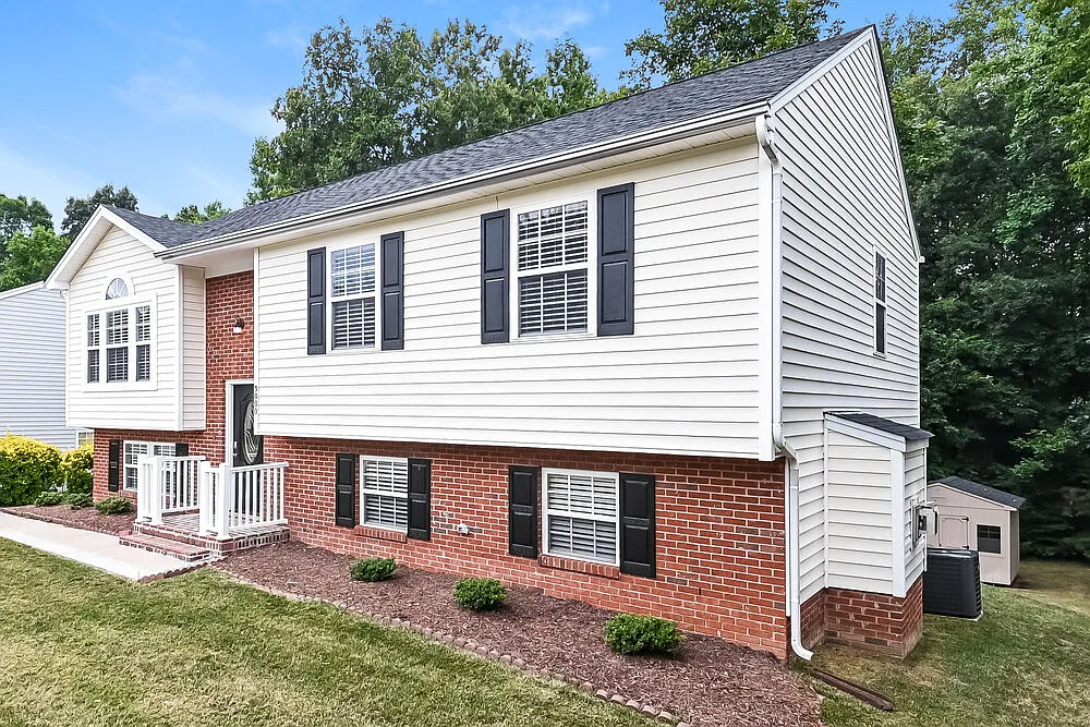4 bed, 3.0 bath, 2068 sqft, $2,615 — Photo 4