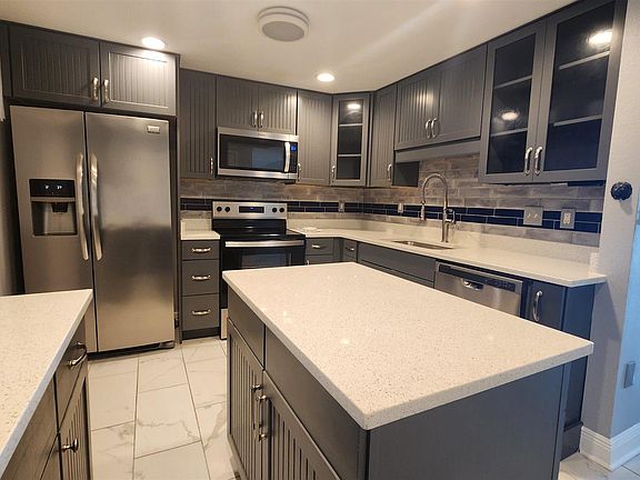 3rd image of 615 Bayshore Dr APT 902