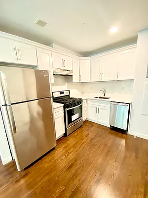 Rented by Dynamik Realty | media 4