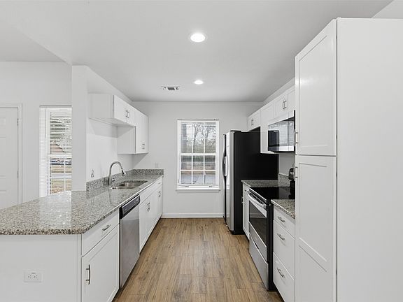 5th image of 227 W Murray St