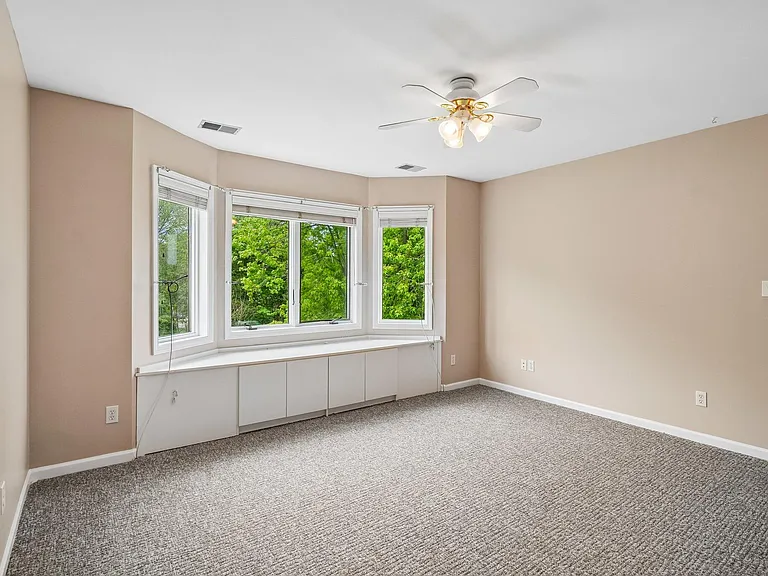 1819 Brookview Dr — Photo 42