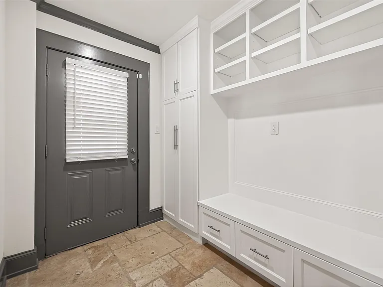 10054 Cedardale Dr — Photo 17