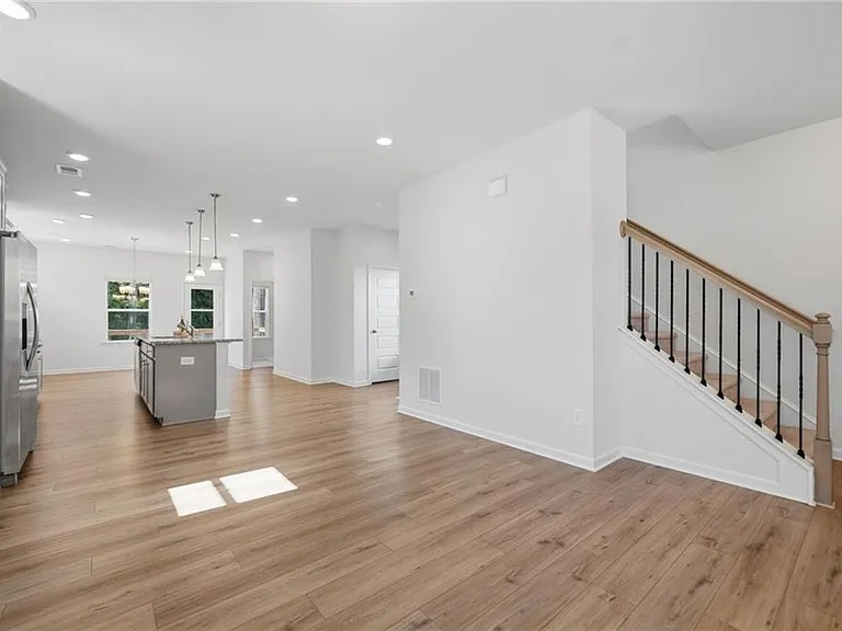 1670 Eagle Dr — Photo 8