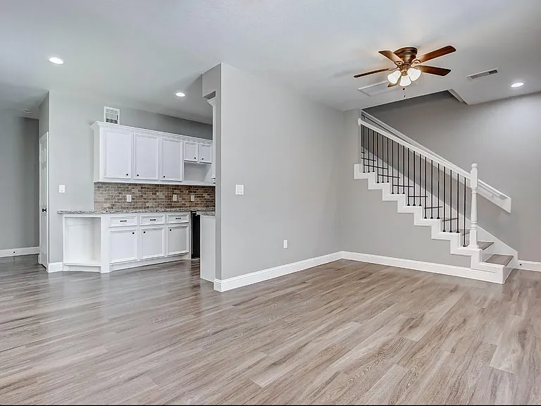 2402 Spence St #A — Photo 7