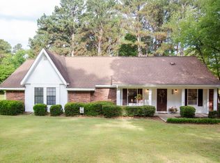951 Cardinal Ln, Starkville, MS 39759