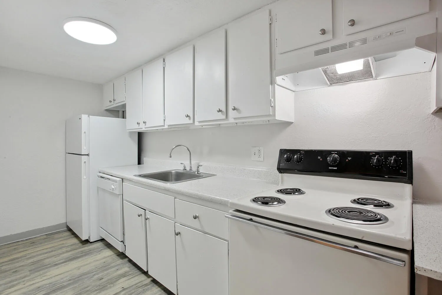 Lakeridge Terrace Apartments — Photo 1