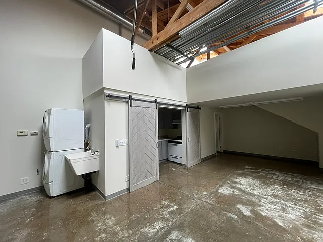 427 Alamitos Ave — Photo 2
