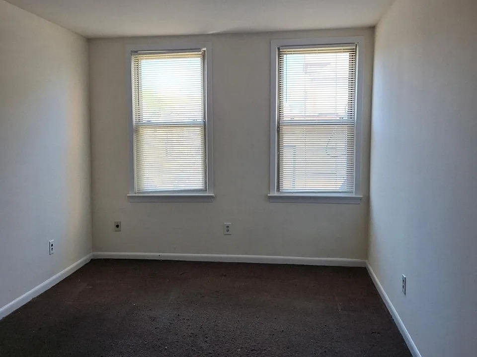 8 Bartholdi Ave #2R