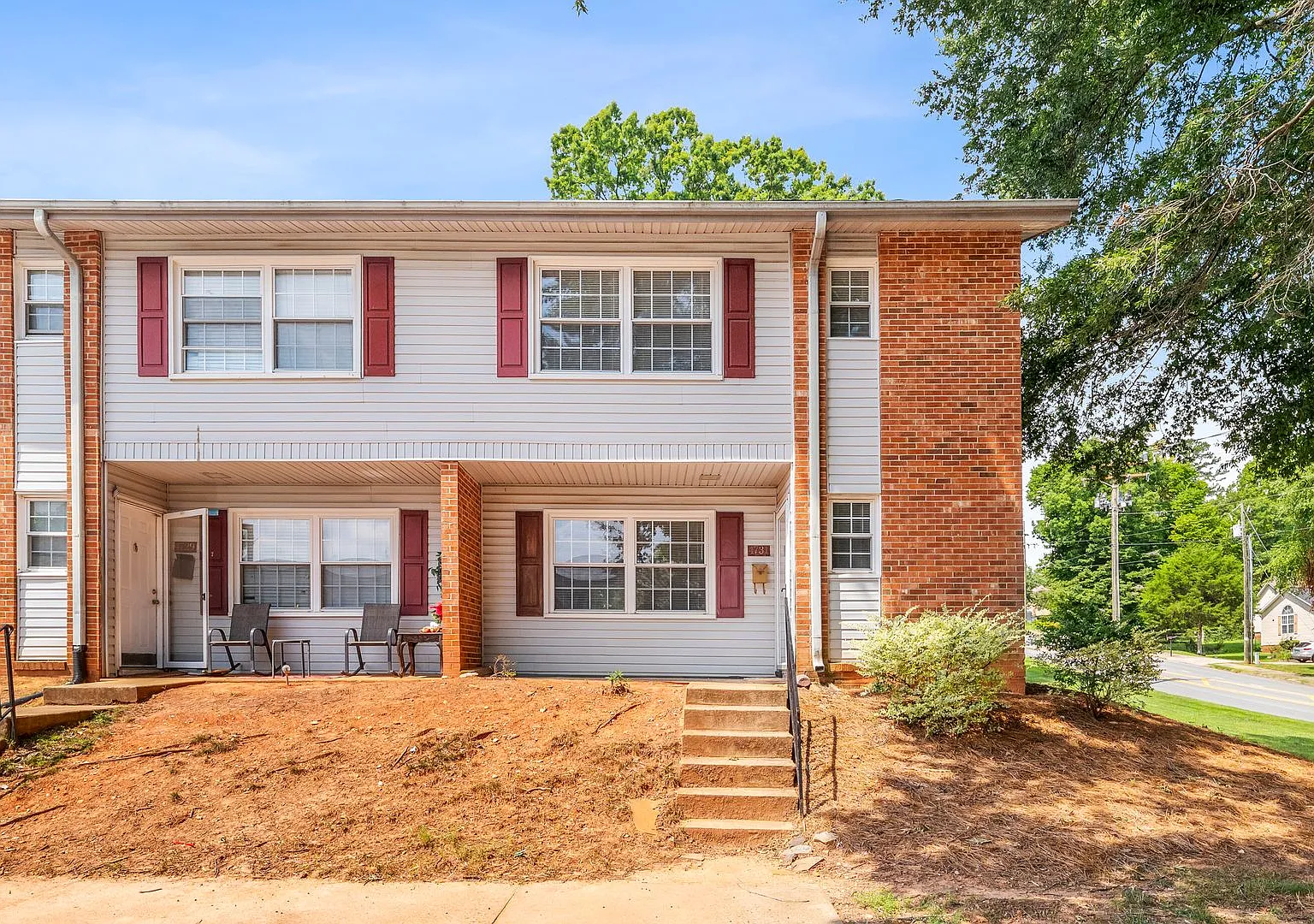 NW Townhome, Wood Like Flooring, FP, Fenced Patio, Community Pool! — Photo 1