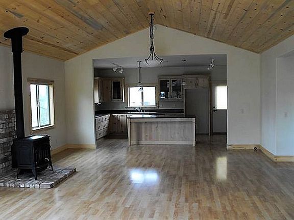 4th image of 16741 Greenwood Ln