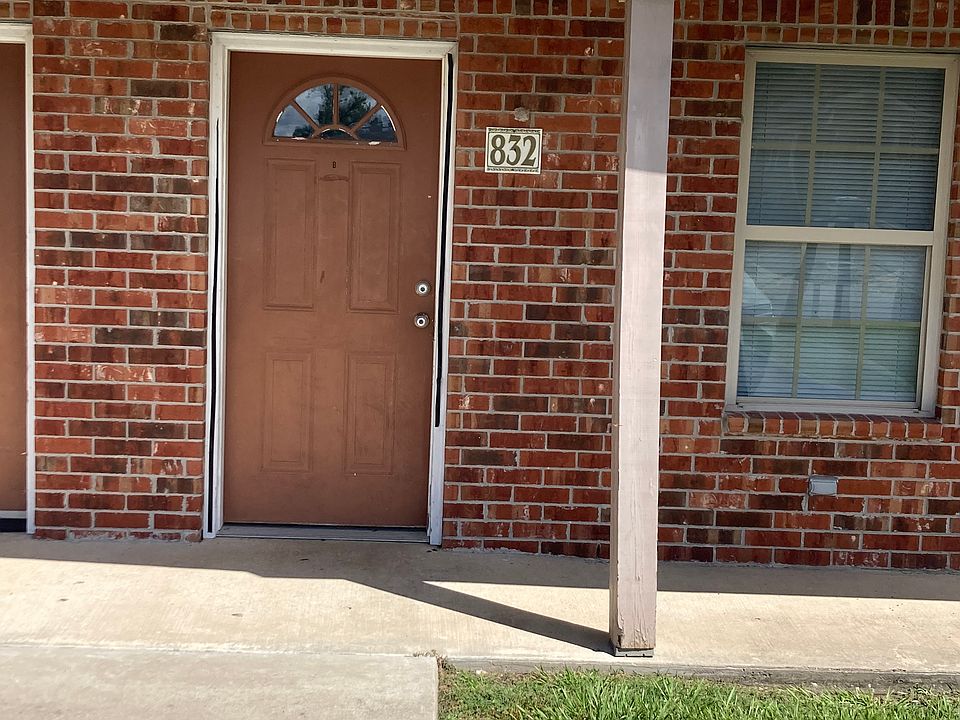 1st image of 832 Rhua Dr