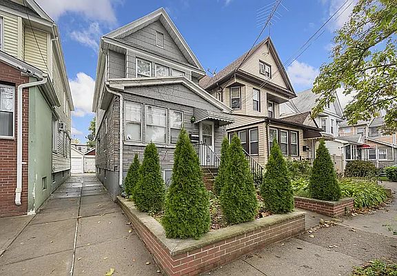 2nd image of 8456 123rd St