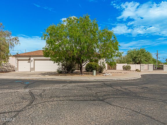 3rd image of 6038 N Camino De Sotomayor