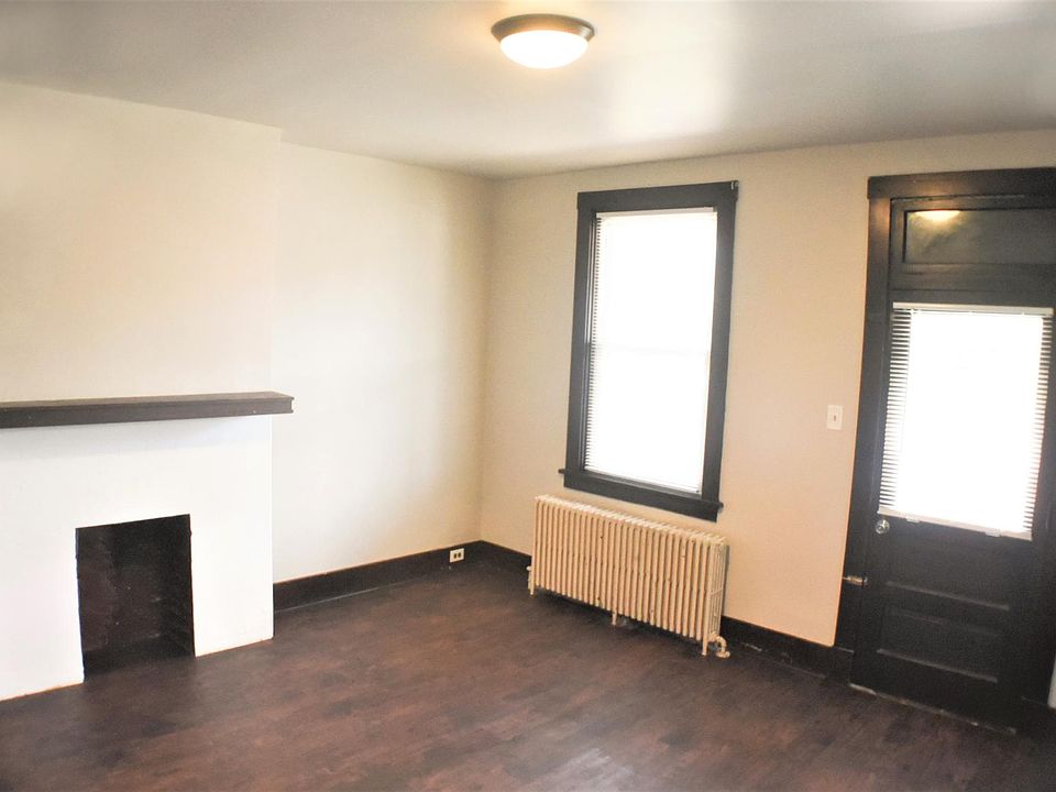 Living room - Exit to private outdoor balcony from living room