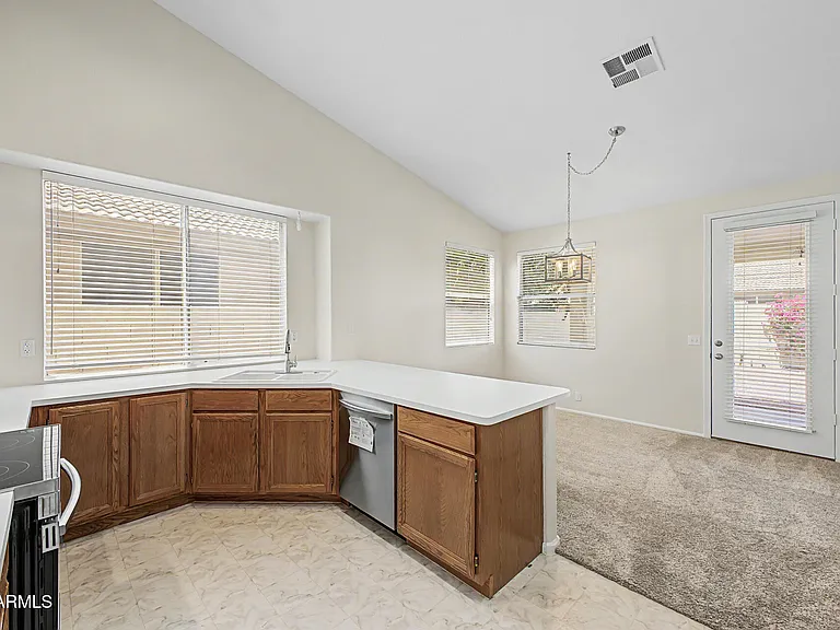 1068 W Glenmere Dr — Photo 4