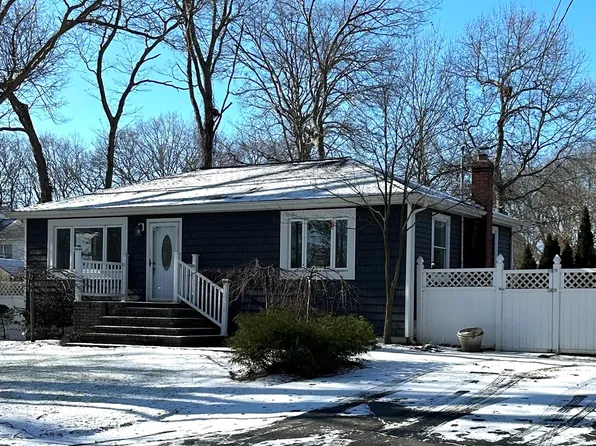 24 Hempstead Drive, Sound Beach, NY 11789