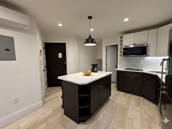 5th image of 253 Jefferson Ave APT 1