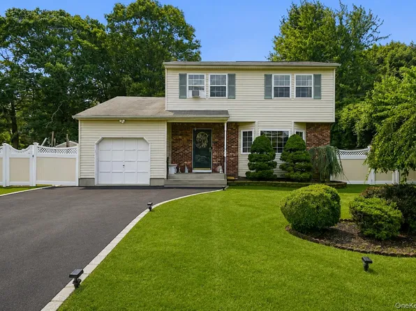 26 Probst Drive, Shirley, NY 11967