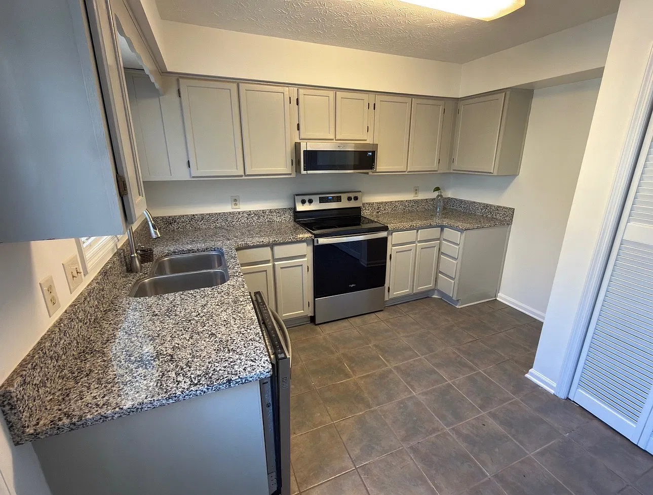 3 bed, 1716 sqft, $2,200 — Photo 4