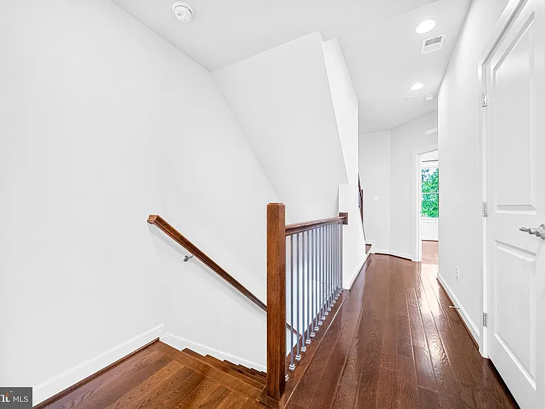 1121 S Lincoln St — Photo 27