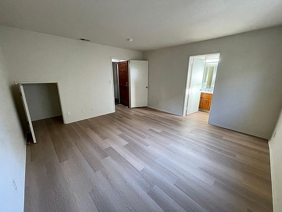 4th image of 12736 Caswell Ave