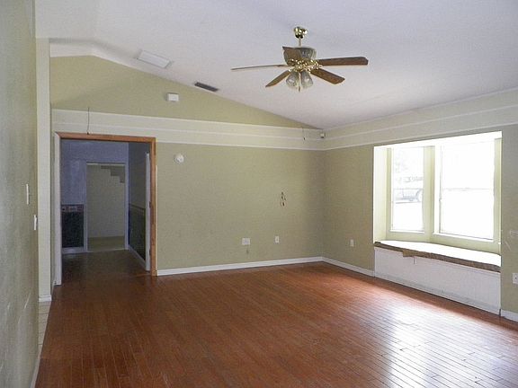 5th image of 266 W McClendon St