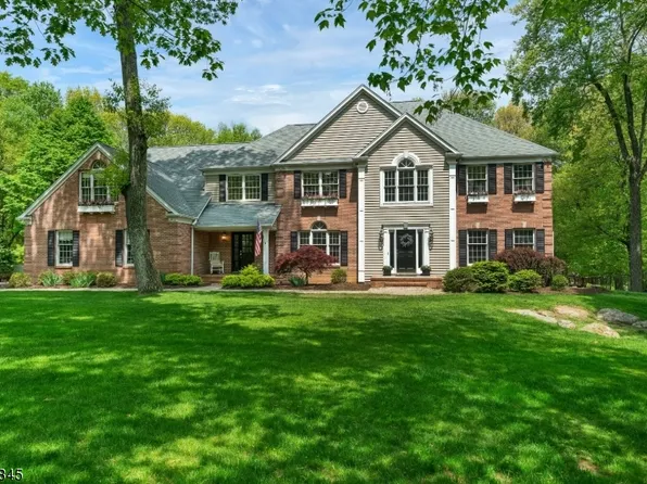 32 Ascot Dr, Washington Twp., NJ 07853