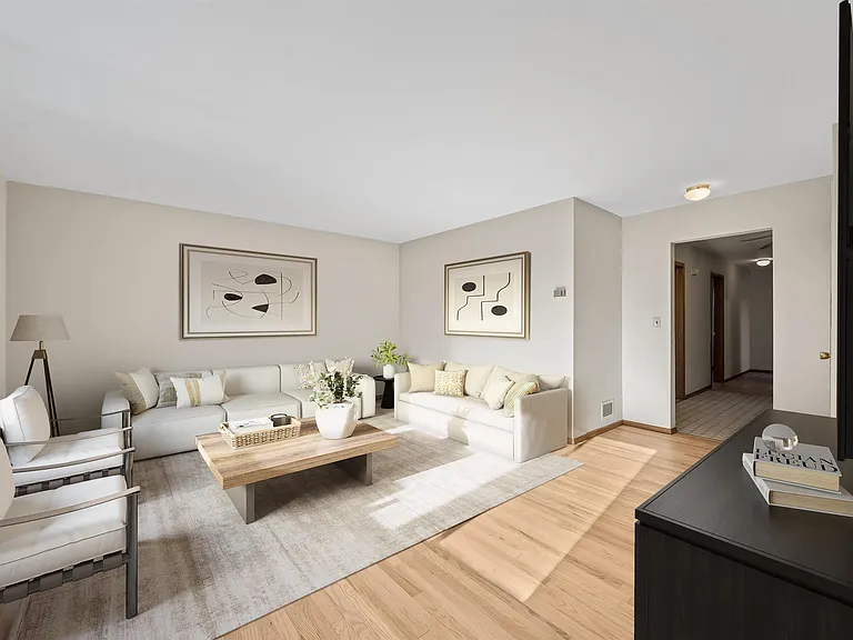185 W 3rd St #2 — Photo 3