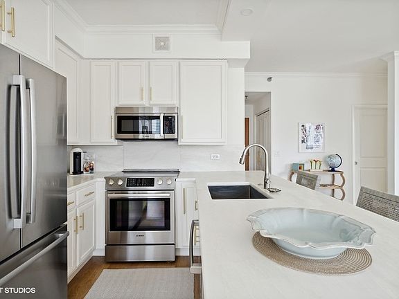 4th image of 435 W Erie St APT 1101