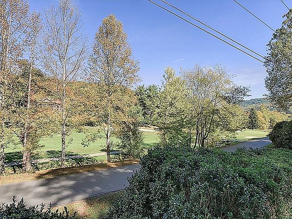 5th image of 285 Country Club Dr