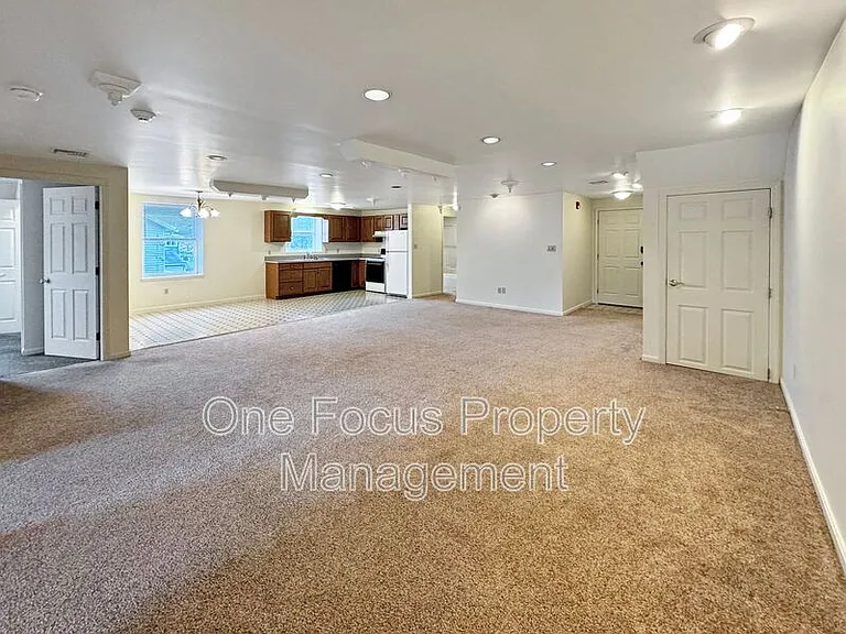 326 E Church St #3 — Photo 4