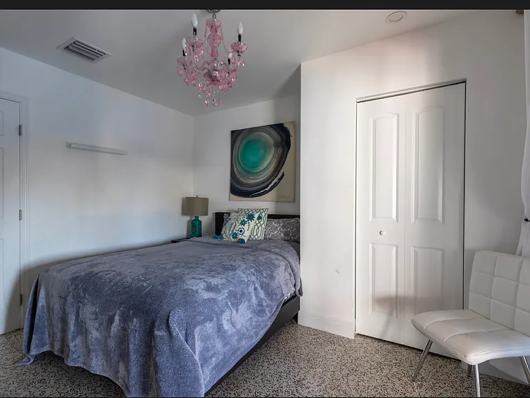 2181 NE 28th Ave — Photo 16