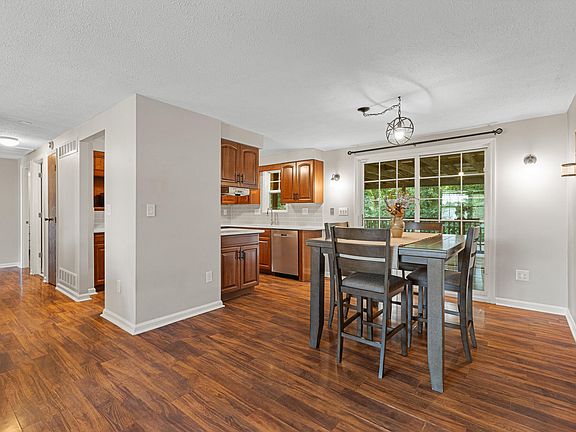 4th image of 2216 Janes Ln
