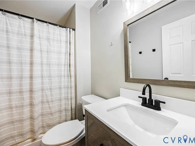 2805 Queensland Dr — Photo 18