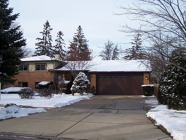 1st image of 296 Leahy Cir S