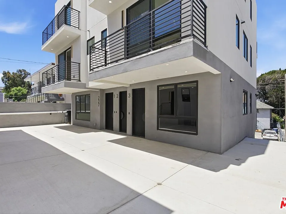 227 N Burlington Ave #3
