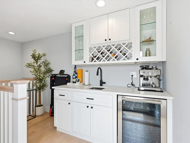 613 E 6th St #3 — Photo 20