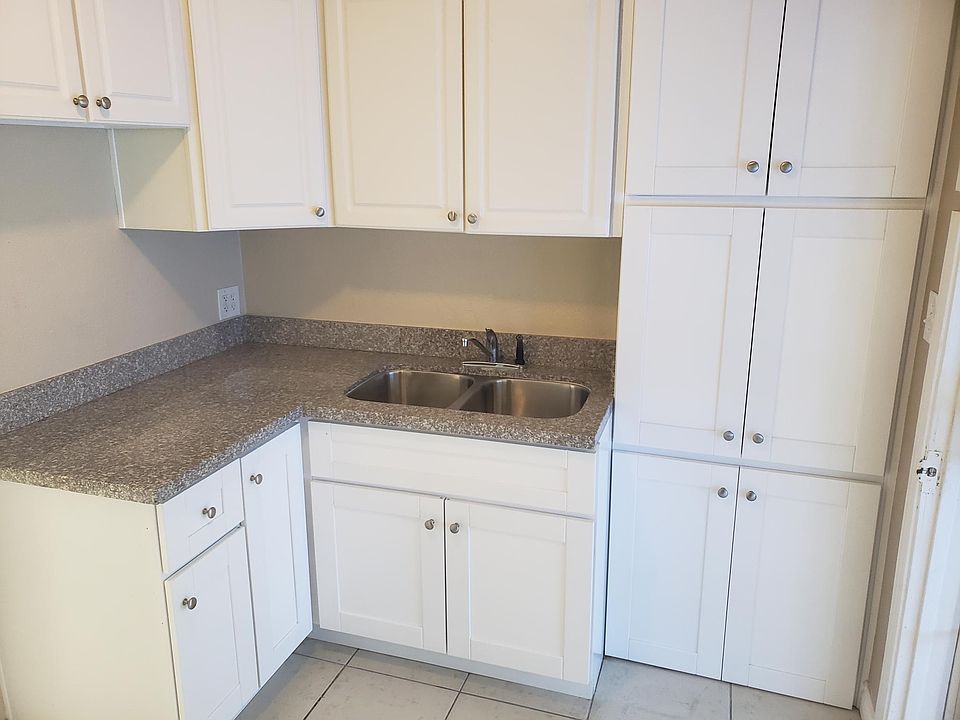 2nd image of 117 N Lowell St APT 3