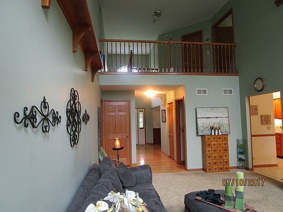 2nd image of 824 Waterford Dr
