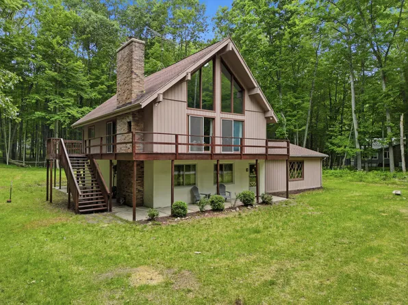 9352 W Circle Dr, Stanwood, MI 49346