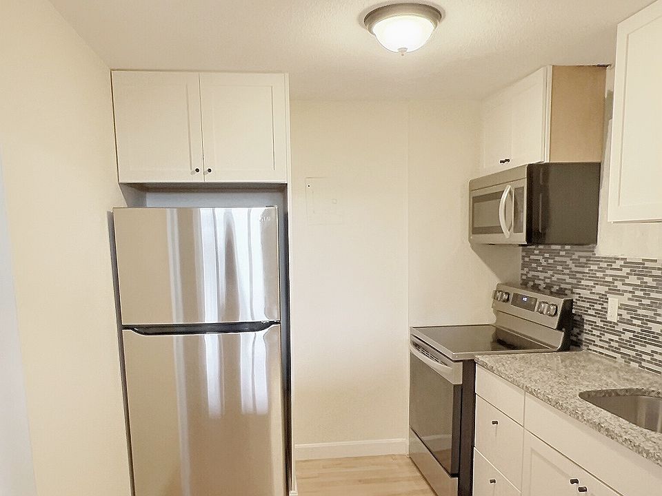 1st image of 1039 Commonwealth Ave APT 21