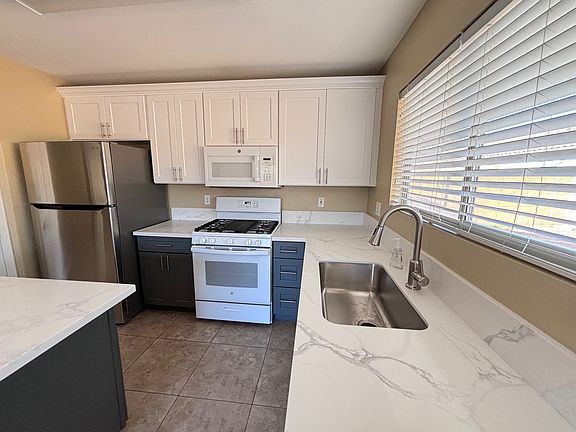 5th image of 2844 E Augusta Ave
