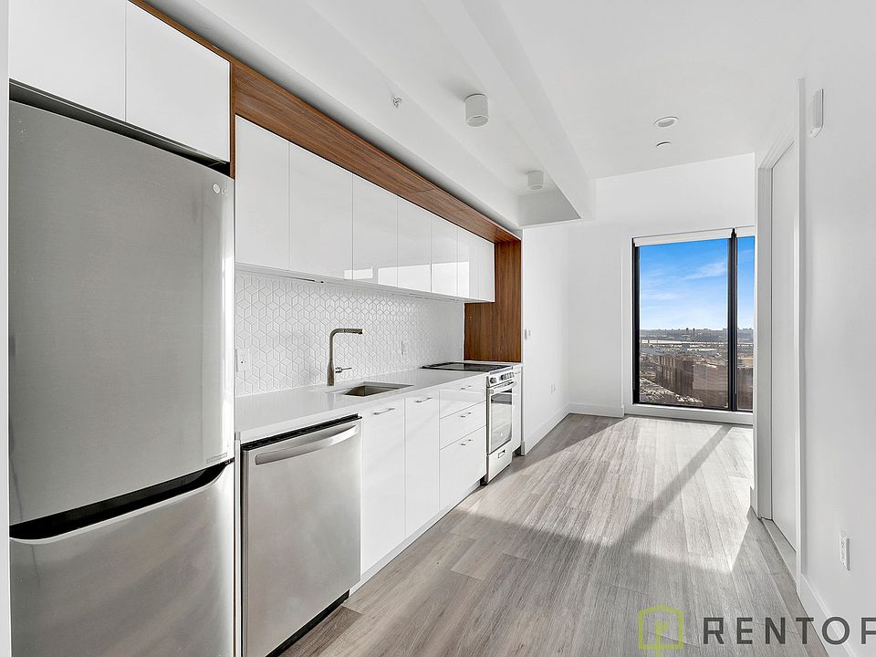 1st image of 224 E 135th St #803