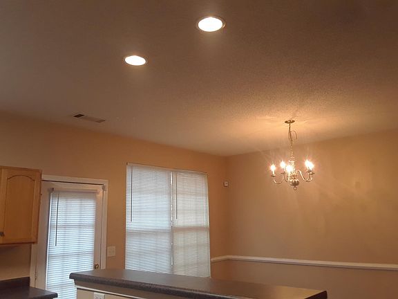 4th image of 2864 Parkway Close