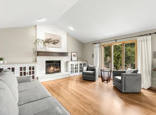 3010 Bent Tree Hills Dr, New Brighton, MN 55112