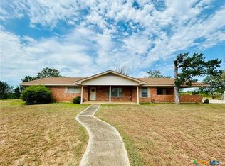 1040 S Highway 80, Nixon, TX 78140